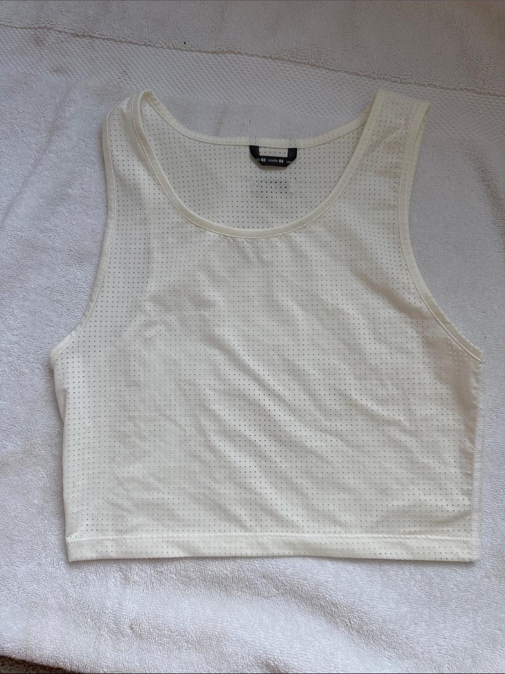 Oiselle Women’s perforated crop top